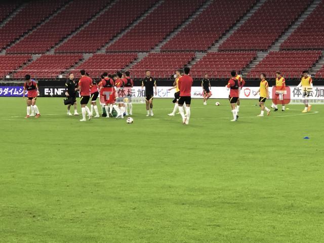 沙巴体育-国足最后一练50分钟：逼抢、对抗、分队全方位覆盖